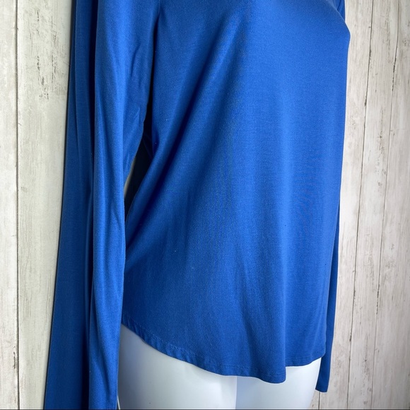 Vince Scoop Neck Long Sleeve Blue Tee Shirt Size Medium - Picture 3 of 11